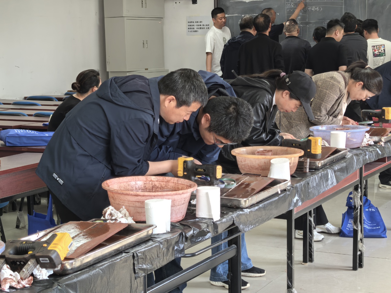河南特安職業(yè)培訓(xùn)學(xué)校磁粉MTII級人員換證班濟寧魯科提供磁粉探傷設(shè)備